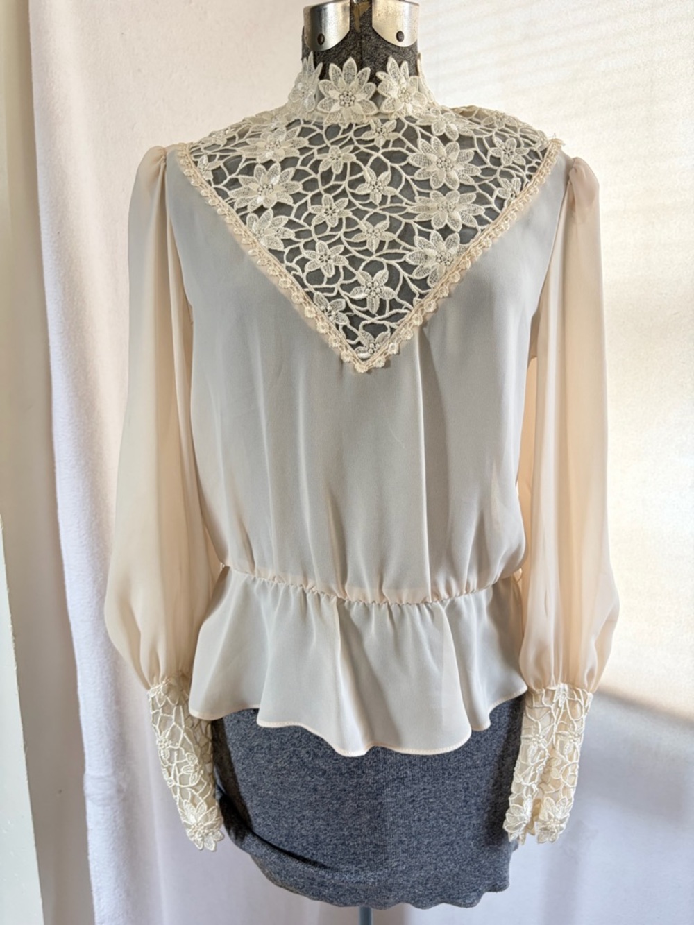Vtg Natural Ingredients lace Victorian vibes blouse